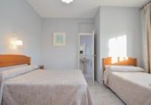 Hotel en venta con 403m² en Santa Fe, Avenida Palos de la Frontera foto