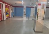 Local comercial en alquiler con 550m² en Linares foto