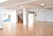 Local comercial en venta con 244m² en el Vendrell, Avinguda del Baix Penedès foto