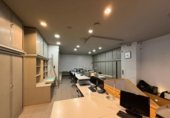 Oficinas en venta con 170m² en Barcelona, en la zona de les Tres Torres, Carrer de Can Ràbia foto