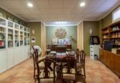 334m² commercial premises for sale in Almeria, Calle Andrés Cassinello photo