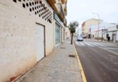 111m² commercial premises for sale in Montijo, Calle de Donoso Cortés photo