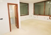 Local comercial en venta con 137m² en Vitoria, en la zona de Santiago foto