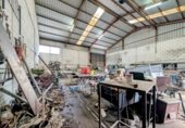 285m² warehouse industrial for sale in Loja photo