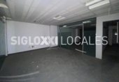 509m² locaux commerciaux pour location à Barcelone, dans le quartier de el Camp de l'Arpa del Clot, Carrer de la Independència photo