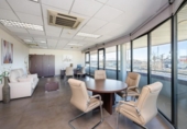 924m² building for sale in Peligros, photo