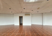 Local comercial en alquiler con 103m² en Santiago de Compostela foto