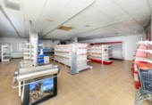 305m² commercial premises for sale in Gójar, photo