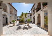 305m² commercial premises for sale in Gójar, photo