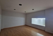 Local comercial
en venda
amb 101m² a Torrelavega foto