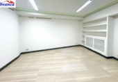 91m² bureau pour vente à Ávila, photo