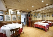 Restaurante en venta en San Sebastián, en la zona de Parte Vieja, Plaza de la Trinidad foto