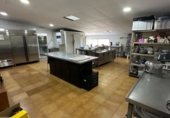 Nave en venta en Marbella foto