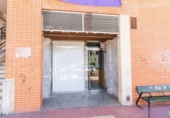Local comercial en venta con 90m² en Mondragón foto
