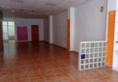 Local comercial en alquiler con 397m² en Novelda foto