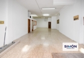 Local comercial en venta en Manresa, en la zona de la Parada, Carrer Pau Claris foto