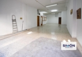 Local comercial en venta en Manresa, en la zona de la Parada, Carrer Pau Claris foto