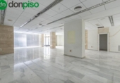 Local comercial
en venda
amb 240m² a Granada, a la zona de Villarejo, Calle Nécora foto