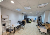 213m² commercial premises for sale in Lérida photo