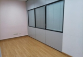 Local comercial en venta con 100m² en Madrid, en la zona de Las Águilas, calle rafael finat, 28044 foto