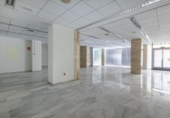 Local comercial en venta con 240m² en Granada, en la zona de Las Torres, Carretera de Málaga foto