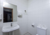 Local comercial en venta con 240m² en Granada, en la zona de Las Torres, Carretera de Málaga foto
