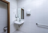 Local comercial en venta con 240m² en Granada, en la zona de Las Torres, Carretera de Málaga foto