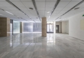 Local comercial en venta con 240m² en Granada, en la zona de Las Torres, Carretera de Málaga foto