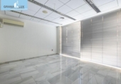 Local comercial
en venda
amb 240m² a Granada, a la zona de La Chana, Calle Antonia Merce foto