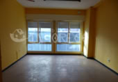 Local comercial en venta con 90m² en Torrelavega foto