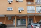 Local comercial en venta con 135m² en Zafra foto