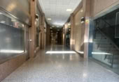Local comercial en alquiler con 121m² en Granada foto
