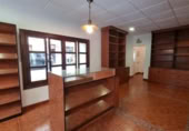 55m² hair salon for sale in Langreo, photo