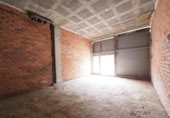 117m² commercial premises for sale in Tarrasa, Carrer del Sometent Castella photo