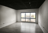 140m² warehouse industrial for rent in Seville, in the area of La Bachillera photo