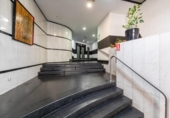 281m² warehouse industrial for sale in Madrid, in the area of Delights, Calle de Tomás Bretón photo