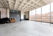281m² warehouse industrial for sale in Madrid, in the area of Delights, Calle de Tomás Bretón photo