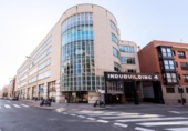 281m² warehouse industrial for sale in Madrid, in the area of Delights, Calle de Tomás Bretón photo