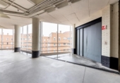 281m² warehouse industrial for sale in Madrid, in the area of Delights, Calle de Tomás Bretón photo