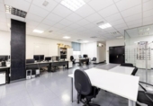 281m² warehouse industrial for sale in Madrid, in the area of Delights, Calle de Tomás Bretón photo