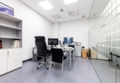 281m² warehouse industrial for sale in Madrid, in the area of Delights, Calle de Tomás Bretón photo