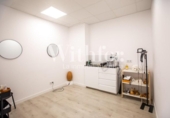 119m² commercial premises for sale in Barcelona, in the area of the Ancient Left of the Eixample, Carrer del Comte Borrell photo