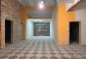 165m² commercial premises for sale in Madrid, in the area of Angel's Gate, Calle de Navas del Rey photo