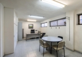 38m² commercial premises for sale in Madrid, in the area of Peñagrande, Calle de Santiago de Compostela photo