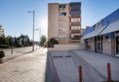 Local comercial en venta con 61m² en Granada, en la zona de Los Vergeles foto