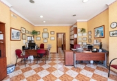 Local comercial en venta con 61m² en Granada, en la zona de Los Vergeles foto