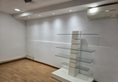 79m² locaux commerciaux pour vente à Manresa, dans le quartier de Vic - Remei, Carrer Sant Joan Baptista de la Salle photo