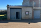 64m² entrepôt pour vente à Navalvillar de Pela photo