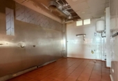 75m² commercial premises for sale in Sabadell, Carrer de l'Alcalde Ribé photo
