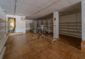 128m² commercial premises for sale in Mora de Ebro, Calle Passeig del Pont, 9 photo